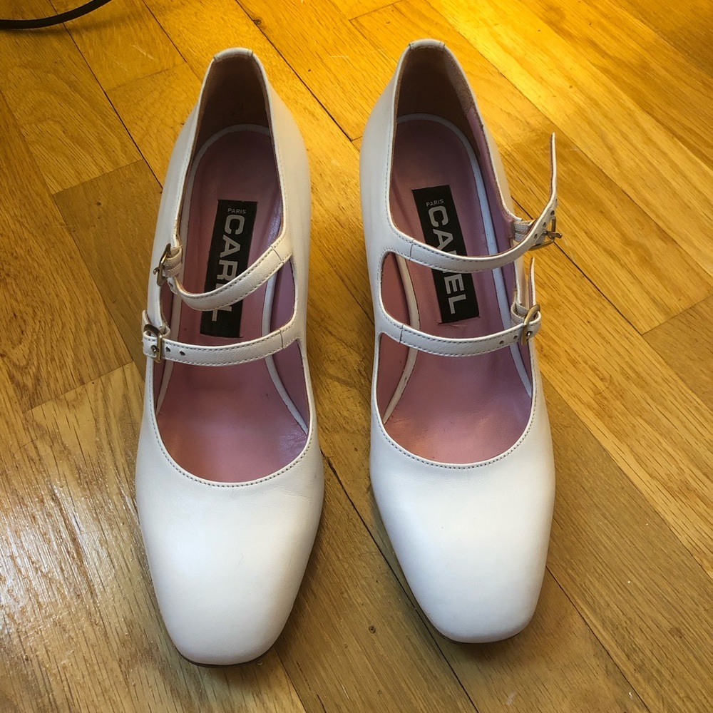 Gorgeous Carel Mary Jane. Model in white leather with double strap, size 37.5 EU